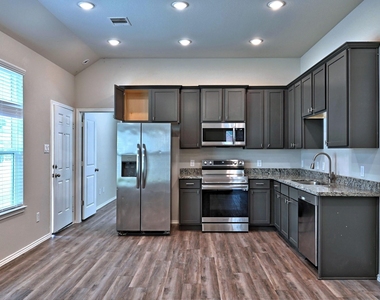 11552 Persimmon Street - Photo Thumbnail 6