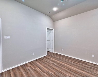 11552 Persimmon Street - Photo Thumbnail 26
