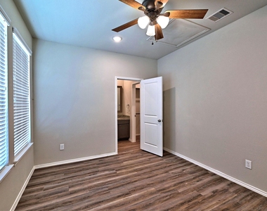 11552 Persimmon Street - Photo Thumbnail 15