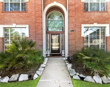 803 Chisel Point Drive - Photo Thumbnail 3