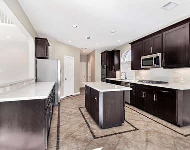 803 Chisel Point Drive - Photo Thumbnail 14
