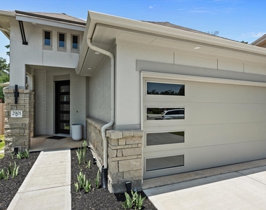 2901 Yaupon Grove Lane - Photo Thumbnail 3