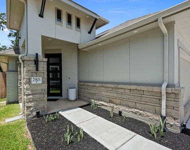 2901 Yaupon Grove Lane - Photo Thumbnail 2