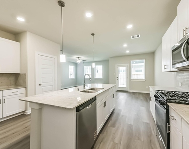583 Avisa Drive - Photo Thumbnail 8