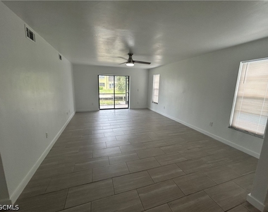 4712 Se 5th Place - Photo Thumbnail 3