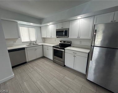 4712 Se 5th Place - Photo Thumbnail 2