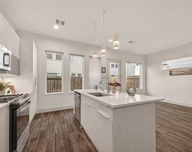 4418 Bora Bora Lane - Photo Thumbnail 10