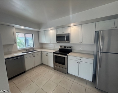 4708 Se 5th Place - Photo Thumbnail 4