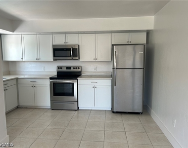 4708 Se 5th Place - Photo Thumbnail 3