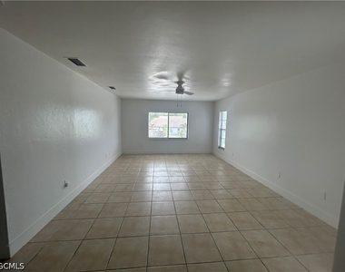 4708 Se 5th Place - Photo Thumbnail 2