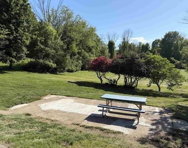 1420 Woodbury - Photo Thumbnail 5