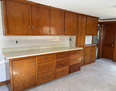 1420 Woodbury - Photo Thumbnail 13