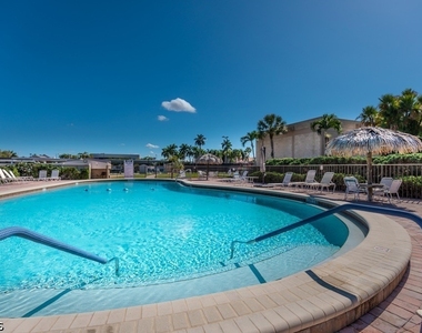 7430 Lake Breeze Drive - Photo Thumbnail 15