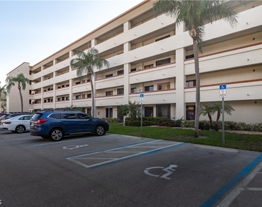 7430 Lake Breeze Drive - Photo Thumbnail 12