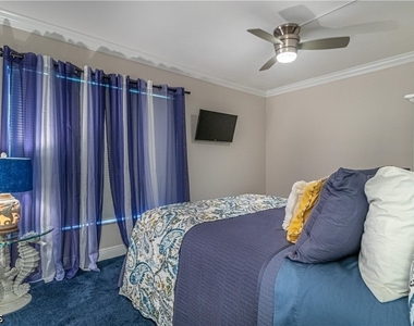 7430 Lake Breeze Drive - Photo Thumbnail 9