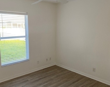 3717 Ne 13th Avenue - Photo Thumbnail 14