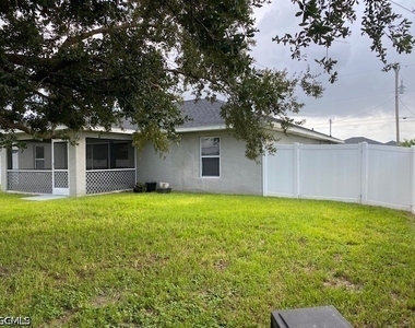 3717 Ne 13th Avenue - Photo Thumbnail 2