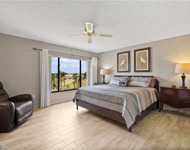 7430 Lake Breeze Drive - Photo Thumbnail 8