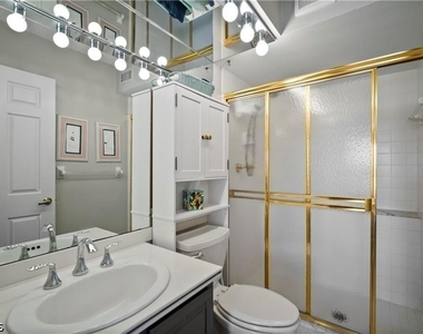 7430 Lake Breeze Drive - Photo Thumbnail 10