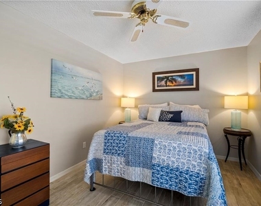 7430 Lake Breeze Drive - Photo Thumbnail 14