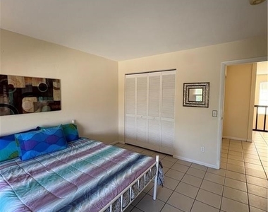 1005 Sw 48th Terrace - Photo Thumbnail 17