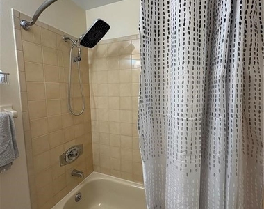 1005 Sw 48th Terrace - Photo Thumbnail 20