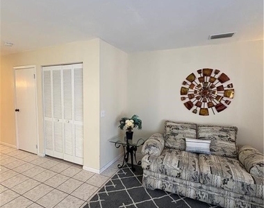 1005 Sw 48th Terrace - Photo Thumbnail 8