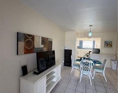 1005 Sw 48th Terrace - Photo Thumbnail 11
