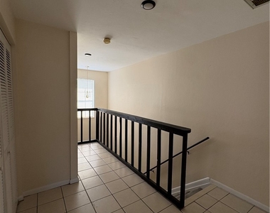 1005 Sw 48th Terrace - Photo Thumbnail 23