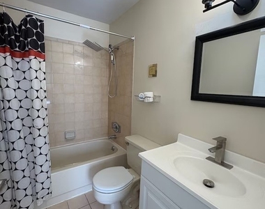 1005 Sw 48th Terrace - Photo Thumbnail 28