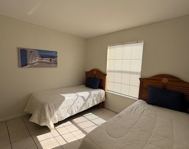 1005 Sw 48th Terrace - Photo Thumbnail 25