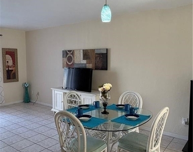 1005 Sw 48th Terrace - Photo Thumbnail 3