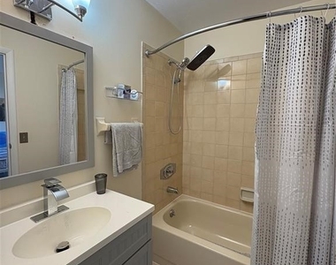 1005 Sw 48th Terrace - Photo Thumbnail 21