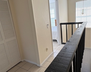1005 Sw 48th Terrace - Photo Thumbnail 30