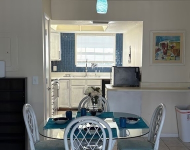 1005 Sw 48th Terrace - Photo Thumbnail 12