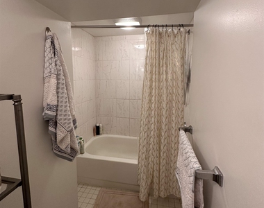 241 Middle - Photo Thumbnail 11
