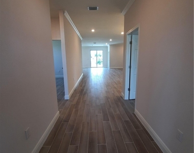 4102 Nw 26th Street - Photo Thumbnail 2