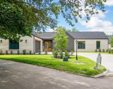 32 Englewood Court - Photo Thumbnail 1