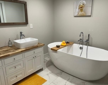 240 Bay Point - Photo Thumbnail 10