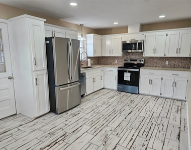 120 Ronald Avenue - Photo Thumbnail 6