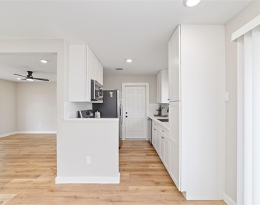 7706 Deadwood Drive - Photo Thumbnail 6
