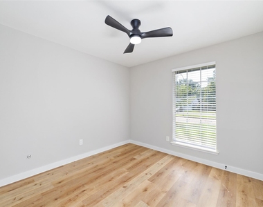7706 Deadwood Drive - Photo Thumbnail 18
