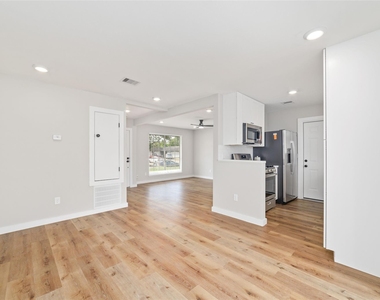 7706 Deadwood Drive - Photo Thumbnail 5