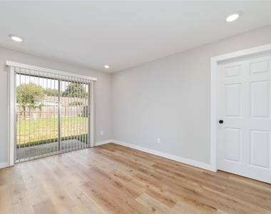 7706 Deadwood Drive - Photo Thumbnail 3
