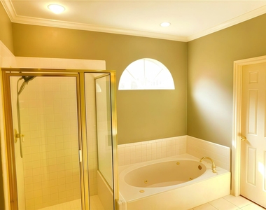 3814 Bayou Bend Court - Photo Thumbnail 21