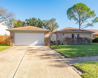 10215 Kirkwren Drive - Photo Thumbnail 2