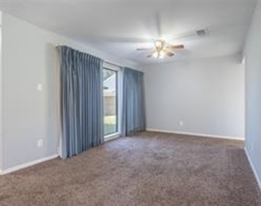 10215 Kirkwren Drive - Photo Thumbnail 12
