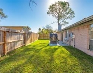 10215 Kirkwren Drive - Photo Thumbnail 24