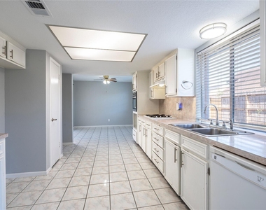10215 Kirkwren Drive - Photo Thumbnail 7