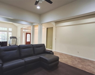 10615 Cortland Ridge Lane - Photo Thumbnail 6